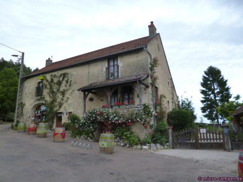 Das Haus der Familie Olivier, links unten das Lädchen "Fruirouge"
