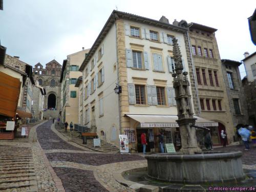 Le Puy hat ein hübsches Stadtbild