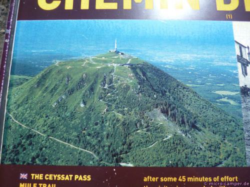 Der Maultierpfad geht im Zickzack die südliche Flanke des Berges hinauf