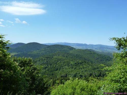 Blick über die südliche Vulkankette bis zum Puy de Sancy