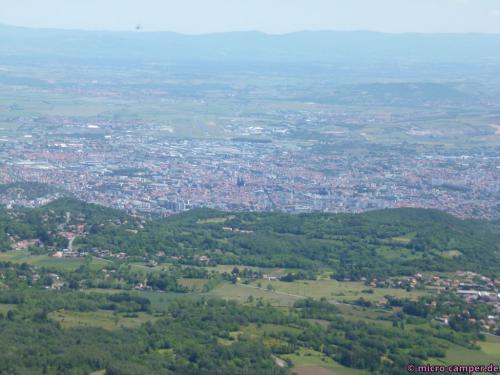 Clermont-Ferrand von oben, die Kathedrale sticht heraus