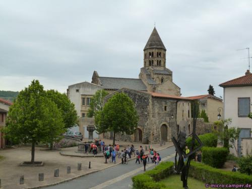 Die Schulklasse MUSS die Kirche ansehen, ich MÖCHTE