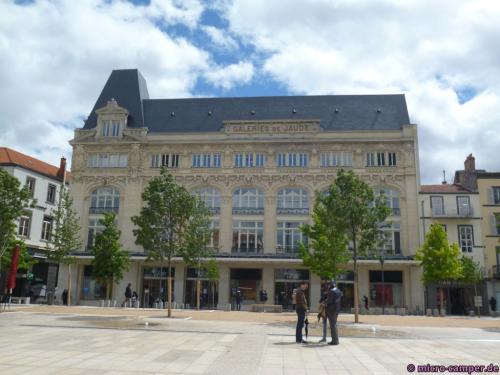Schmucke alte Häuser an der Place de Jaude