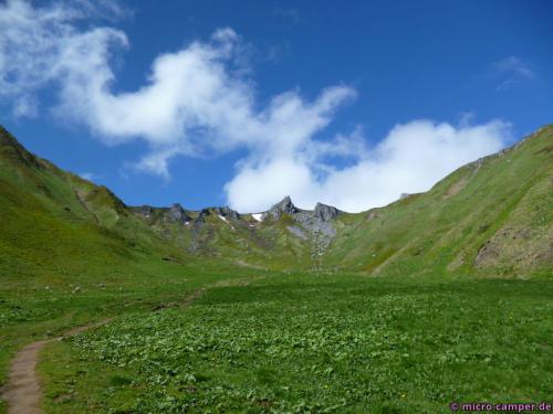 Zunächst gemächlich durch das Val de Courre