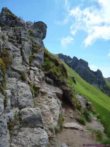 Eine schöne Kletterpassage mit Ketten zum Festhalten