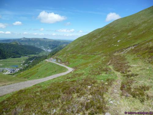 Pfad parallel zur Skiabfahrt