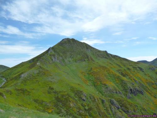 Der Puy Mary in seiner ganzen Pracht, der Aufstieg erfolgt über den Grat vorne links