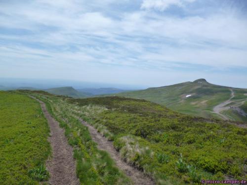 Rechts ist der Gipfel des Plomb du Cantal