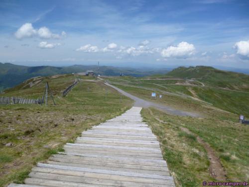 Hinunter diesmal bequem über Treppen ...