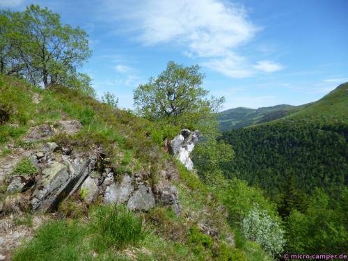 ... und über kleinere Felsen.