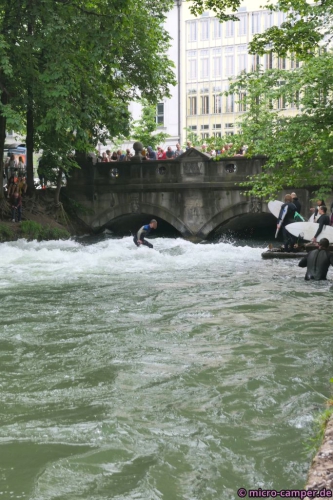Die berühmten Surfer am Eisbach