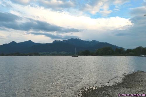 Abendstimmung am Kiesstrand des Campingplatzes,