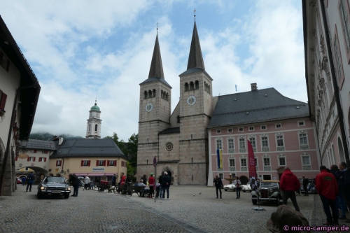 ... und es gibt einige alte Gebäude zu bewundern.