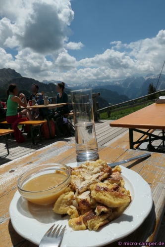 Essen, Trinken und Aussicht auf Berge - was braucht es mehr?