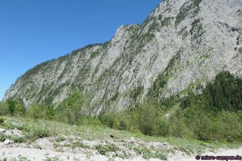 Geologisch Interessierten fällt gleich die unterschiedliche "Wuchsrichtung" auf