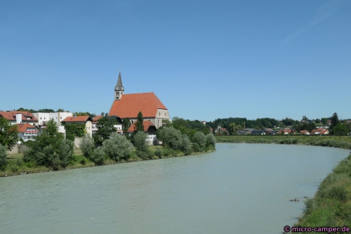 Laufen wird von der Salzach umflossen