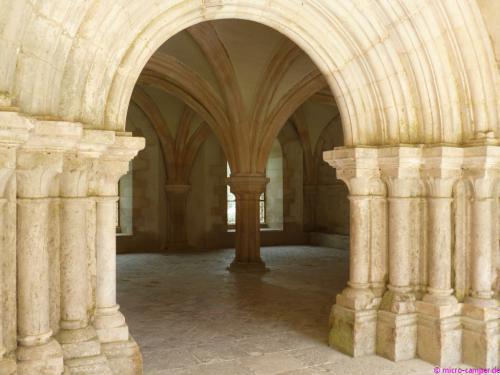 Blick vom Kreuzgang in den Kapitelsaal