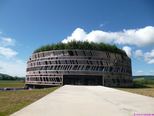 Das beeindruckende Museumsgebäude bei Alise-Sainte-Reine