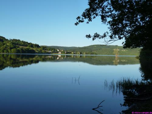 Spiegelglattes Wasser am Abend