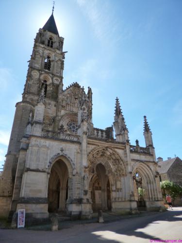 Für das kleine Dorf eine sehr beeindruckende Kirche