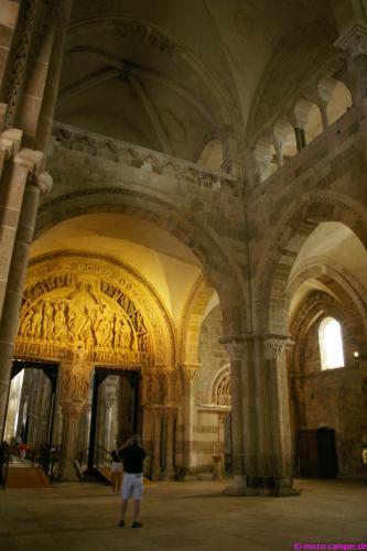 Tympanon in der Vorhalle