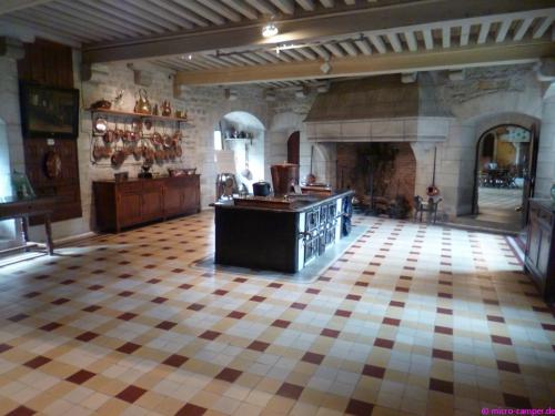 Die riesige Küche des Schlosses