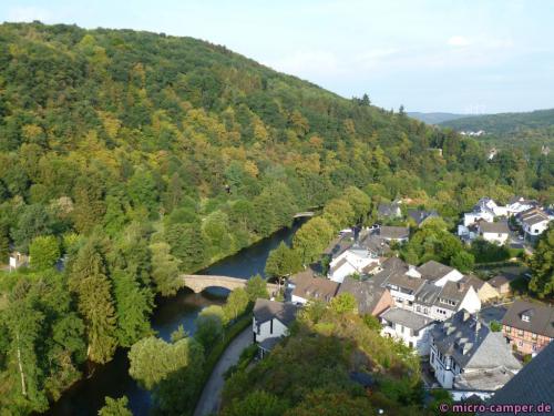 Blick vom Bergfried auf die Rur