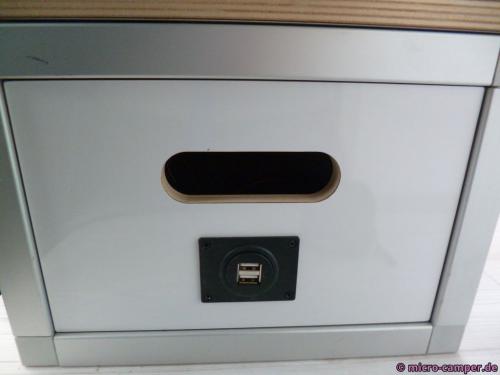 Doppel-USB-Stecker am Elekromodul seitlich