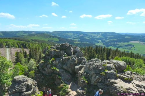 Das Land der Tausend Berge liegt einem zu Füßen