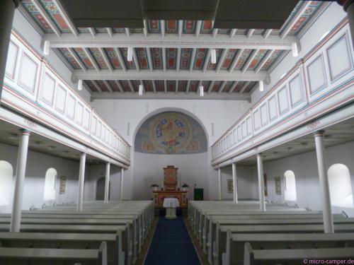 die evangelische Kirche in klassizistischem Stil