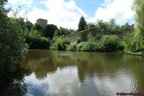 Die Hardtburg, eine Wasserburg auf einer Anhöhe - das ist selten.