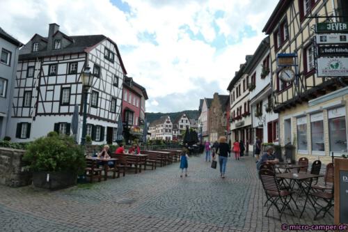 Vor lauter Geschäften darf man die schönen Häuser des Städtchens nicht verpassen