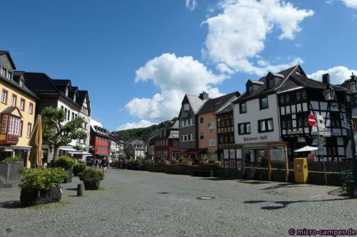 Nicht nur Geschäfte, sondern auch schöne Häuser in der "Outlet-City"