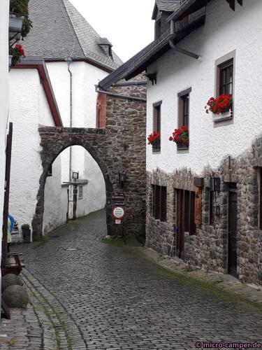 Auf dem Weg zur Kirche von Kronenburg