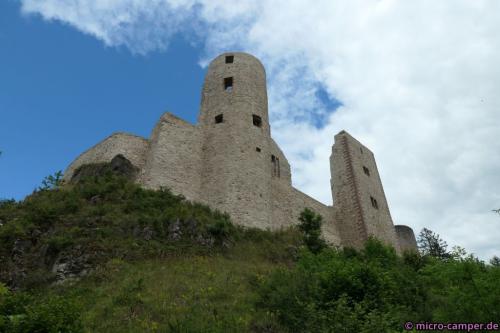 Die Burg von Schönecken beeindruckt auch als Ruine