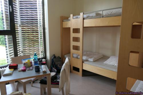 Ich habe das Vier-Bett-Zimmer in der Jugendherberge in Echternach für mich allein.