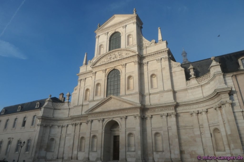 Die Ostfassade des Klosters ist ebenfalls beeindruckend