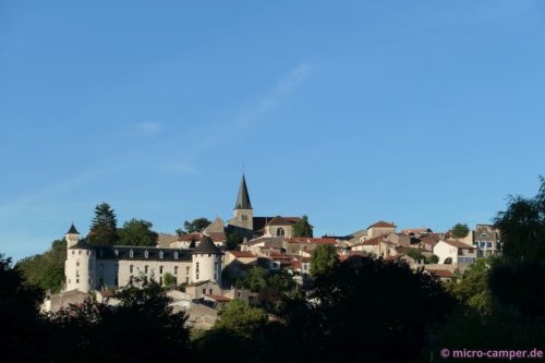 Liverdun liegt an einer engen Moselschleife, das Tal ist hier sehr eng