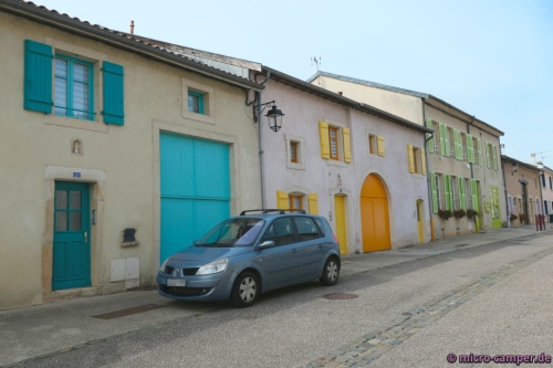In Villey-Saint-Etienne haben die Bewohner Mut zur Farbe, finde ich toll!