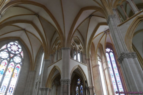 Im Inneren eher schlicht und dennoch beeindruckend