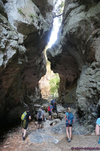 Die Felswände berühren sich nur fast