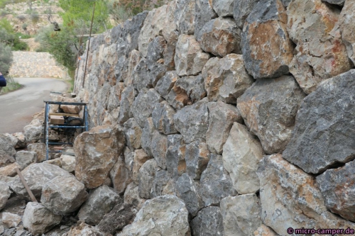 Neue Trockenmauern braucht die Insel