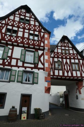 Im Ort gibt es viel schiefes Fachwerk