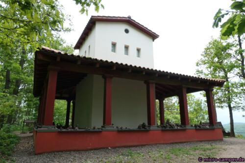 Ein rekonstruiertes Heiligtum der Römer, die auch den Weinbau an die Mosel brachten