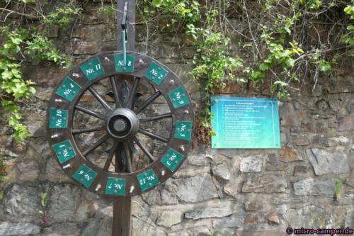 Am Skulpturenweg drehe ich die 8 am Glücksrad ...