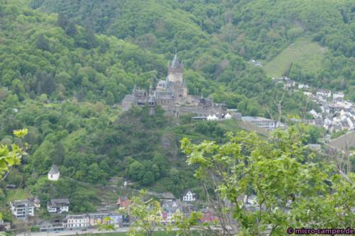 Bester Blick auf die Reichsburg über Cochem ...