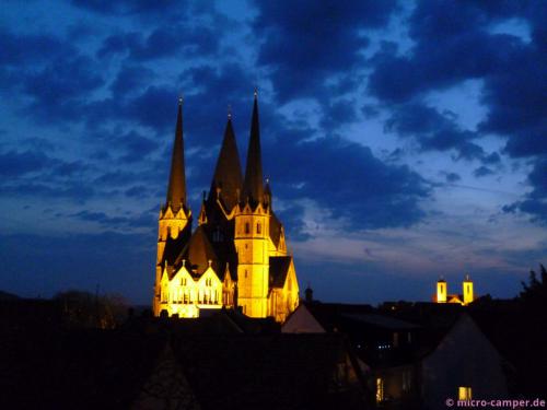 Die Marienkirche am Abend vom oberen Ende der Altstadt aus
