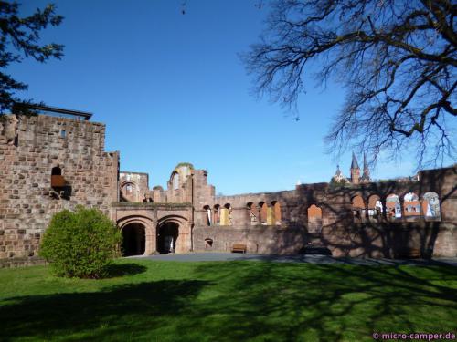 Die Kaiserpfalz von Gelnhausen, Torbau und eine Wand des Palas sind erhalten
