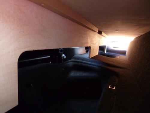 Der "Keller" im Fußraum der 2. Sitzreihe