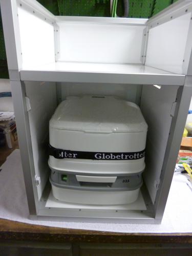 Blendenbefestigungen und PortaPotti mit Haltegurt